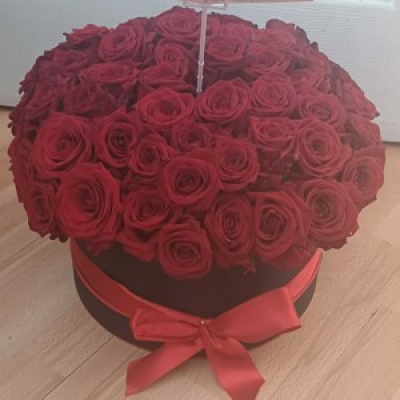 Valentines Hat Box - 100 Red Roses gift box