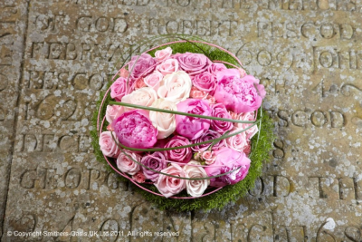 PINK MODERN POSY - A modern posy tribute including pink roses.