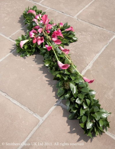 PINK AND GREEN CROSS - A foliage based cross adorned with a pink calla lily spray.

£110.00 - 3ft

£160.00 - 4ft

£210.00 - 5ft