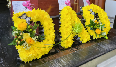 Letters - Yellow Based Dad - £40 per letter Made with Chrysant base,with a spray arrangement with ribbon trimming, Available in any name in floral letters A to Z OR 1 To 0

please select colour and ribbon then select word or name required.

PLEASE ALLOW 48 HOURS NOTICE.